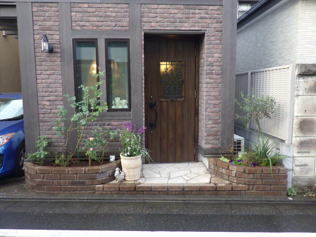 印象的な玄関花壇をリニューアル【世田谷区A邸様】